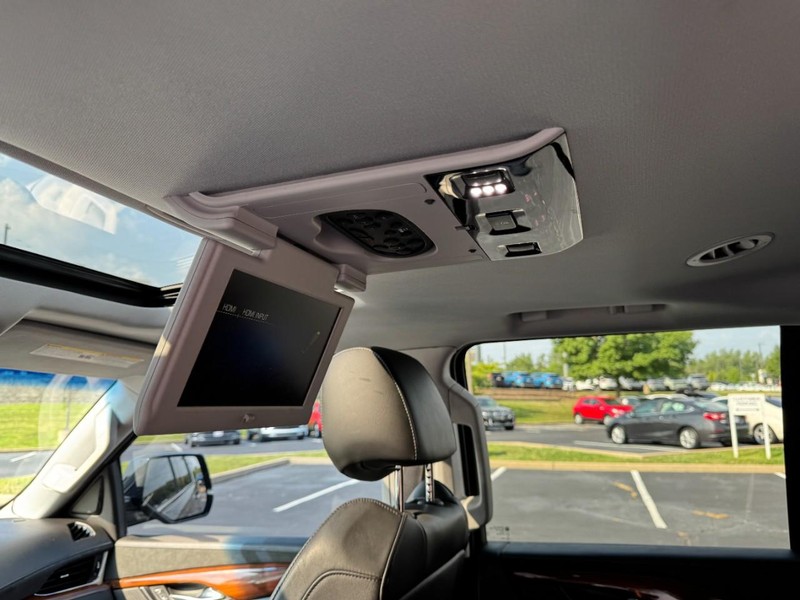 Cadillac Escalade Vehicle Image 11