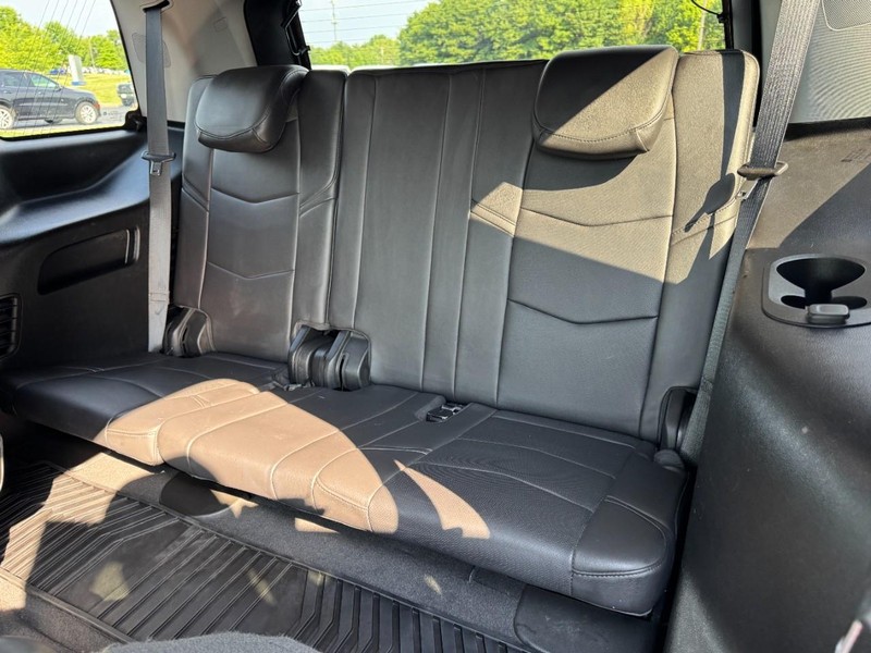 Cadillac Escalade Vehicle Image 13