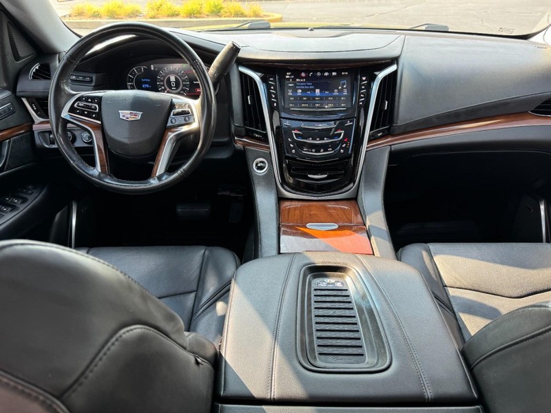 Cadillac Escalade Vehicle Image 14