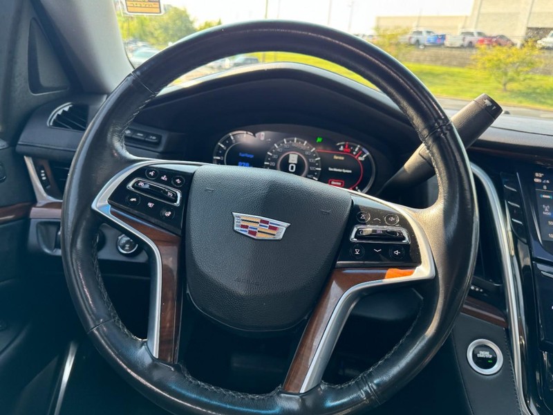Cadillac Escalade Vehicle Image 15