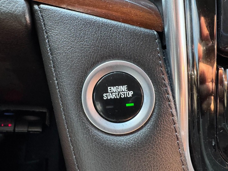 Cadillac Escalade Vehicle Image 25
