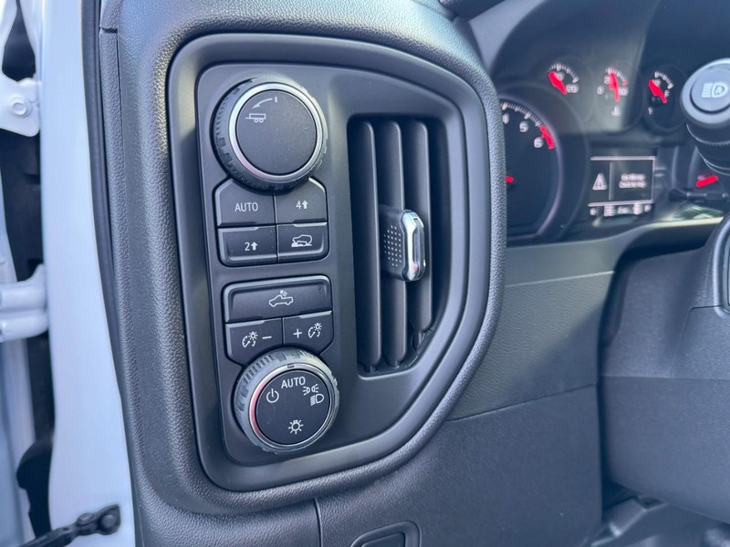 Chevrolet Silverado 1500 Vehicle Image 11