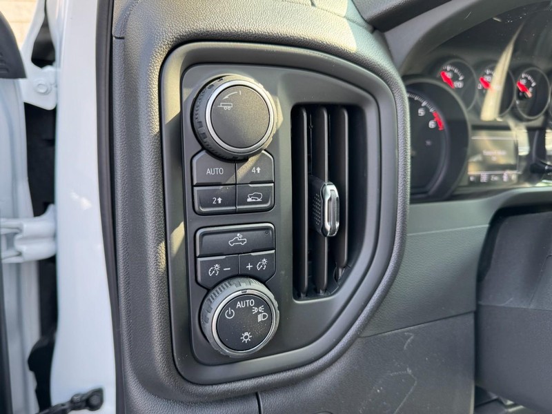 Chevrolet Silverado 1500 Vehicle Image 11