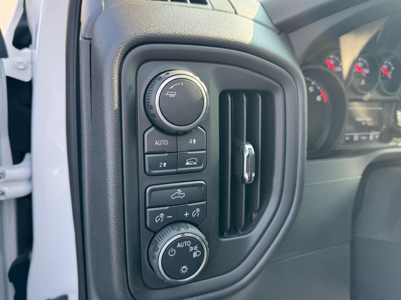 Chevrolet Silverado 1500 Vehicle Image 11