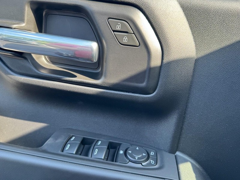 Chevrolet Silverado 1500 Vehicle Image 12