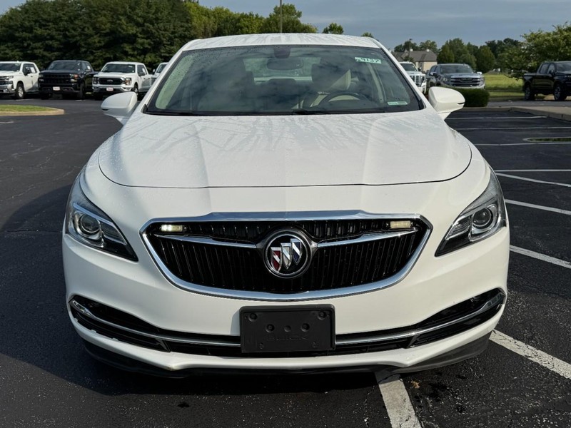 Buick LaCrosse Vehicle Image 09