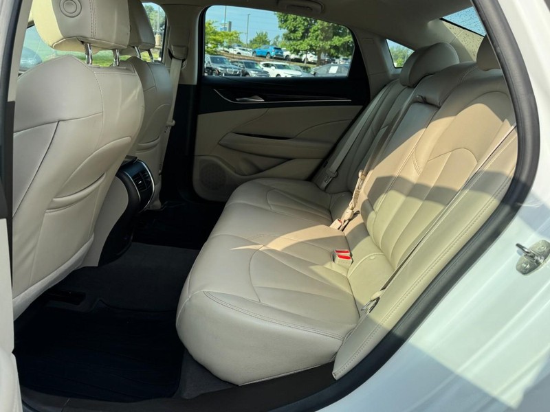 Buick LaCrosse Vehicle Image 10