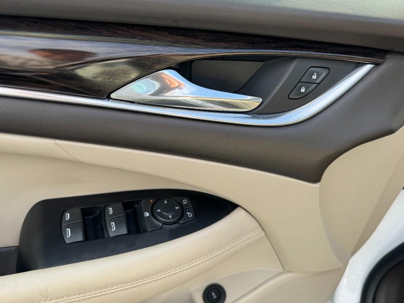 Buick LaCrosse Vehicle Image 15