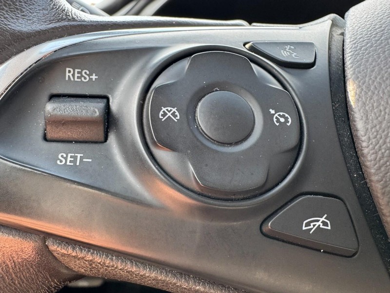 Buick LaCrosse Vehicle Image 16
