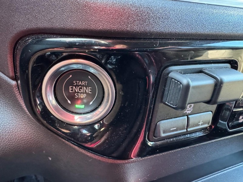 GMC Sierra 1500 Vehicle Image 24