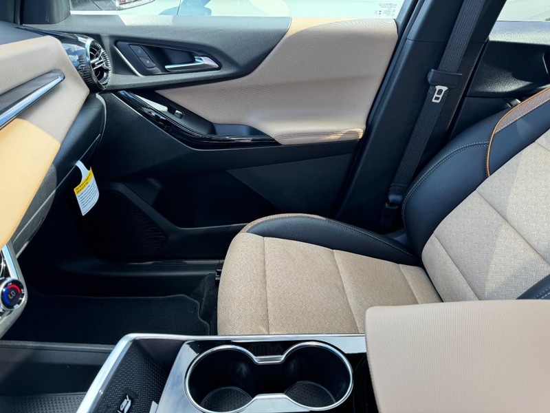 Chevrolet Equinox Vehicle Image 06