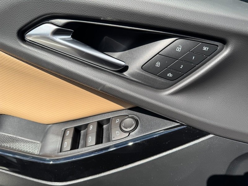 Chevrolet Equinox Vehicle Image 09