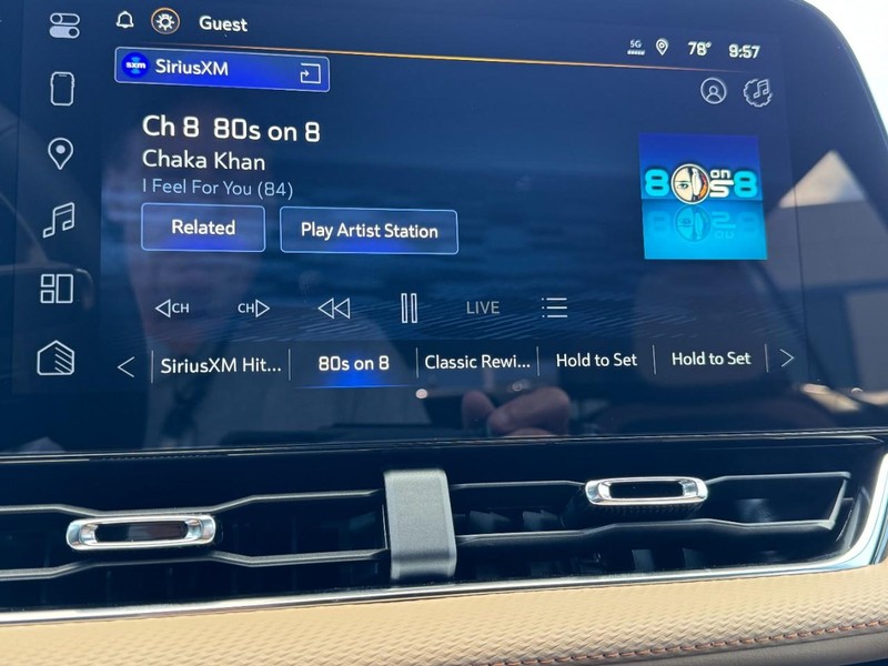 Chevrolet Equinox Vehicle Image 12