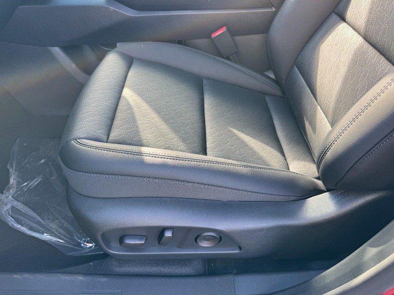Chevrolet Equinox Vehicle Image 11