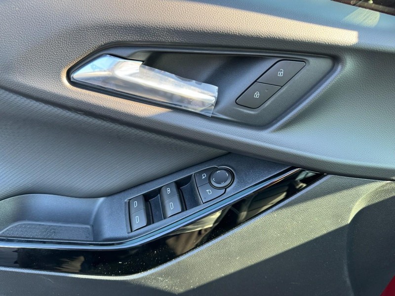 Chevrolet Equinox Vehicle Image 12