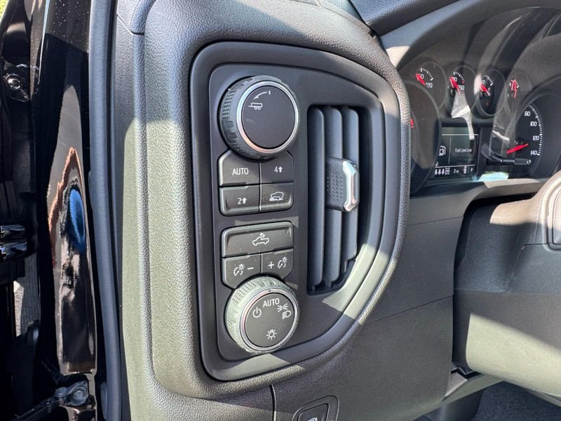 Chevrolet Silverado 1500 Vehicle Image 12