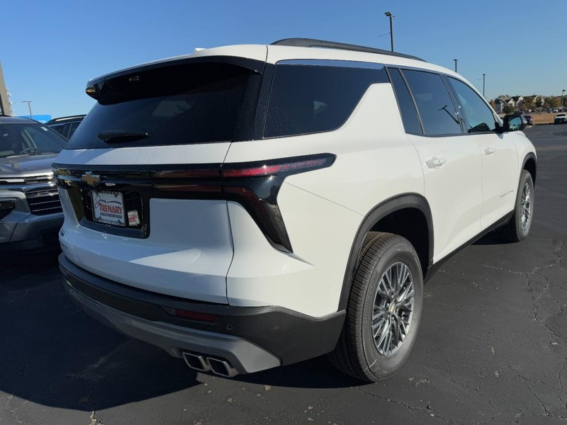 Chevrolet Traverse Vehicle Image 03