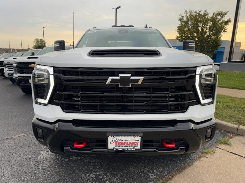 Chevrolet Silverado 2500HD Vehicle Image 02