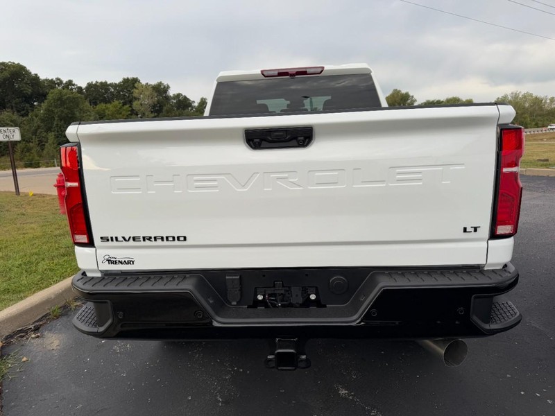 Chevrolet Silverado 2500HD Vehicle Image 03