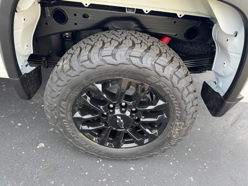 Chevrolet Silverado 2500HD Vehicle Image 05