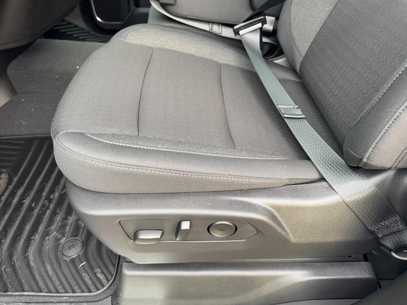 Chevrolet Silverado 2500HD Vehicle Image 09