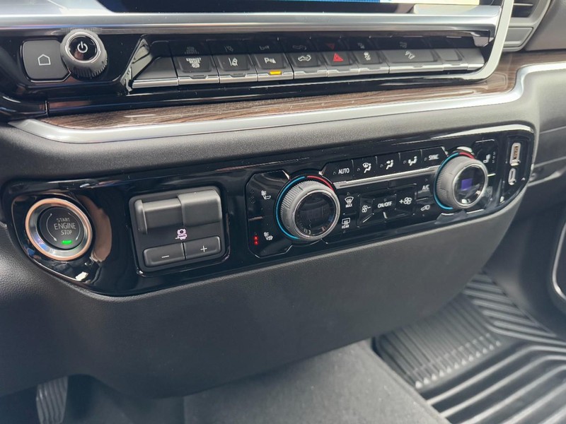 Chevrolet Silverado 2500HD Vehicle Image 14