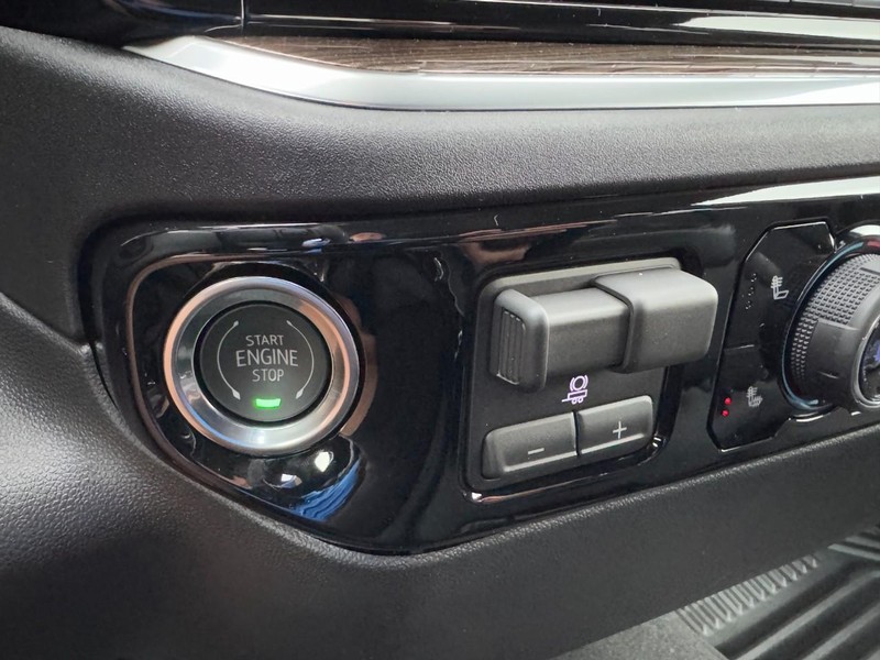 Chevrolet Silverado 2500HD Vehicle Image 18