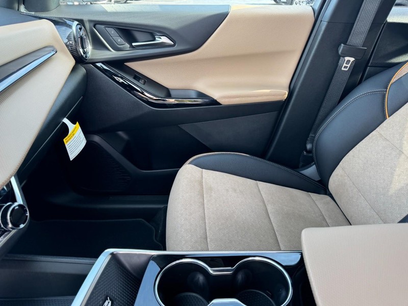 Chevrolet Equinox Vehicle Image 09