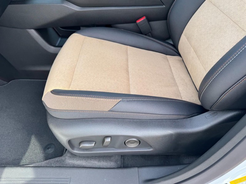 Chevrolet Equinox Vehicle Image 10