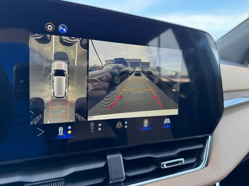 Chevrolet Equinox Vehicle Image 17