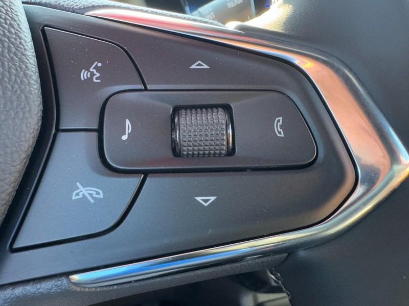 Chevrolet TrailBlazer Vehicle Image 12
