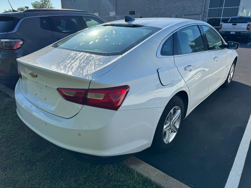 Chevrolet Malibu Vehicle Image 03