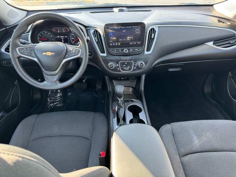 Chevrolet Malibu Vehicle Image 11