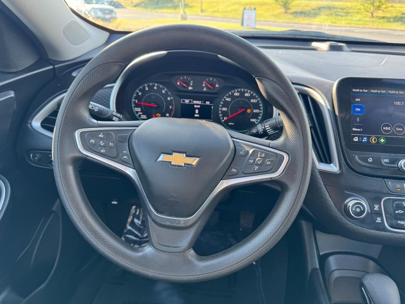 Chevrolet Malibu Vehicle Image 12