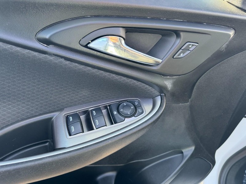 Chevrolet Malibu Vehicle Image 15