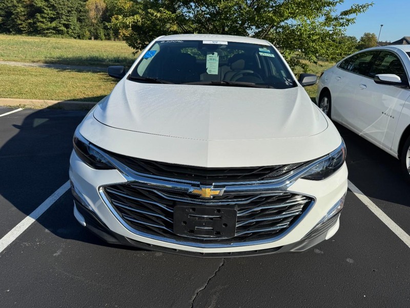 Chevrolet Malibu Vehicle Image 02