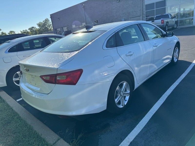 Chevrolet Malibu Vehicle Image 03