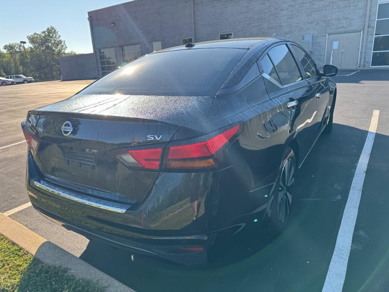 Nissan Altima Vehicle Image 03