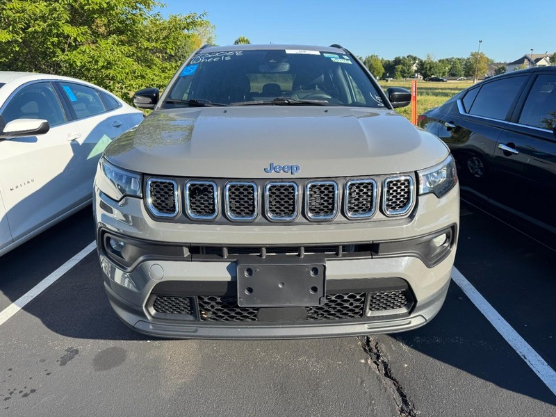 Jeep Compass Vehicle Image 02