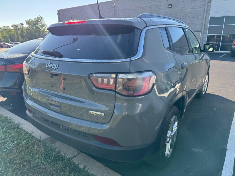 Jeep Compass Vehicle Image 03
