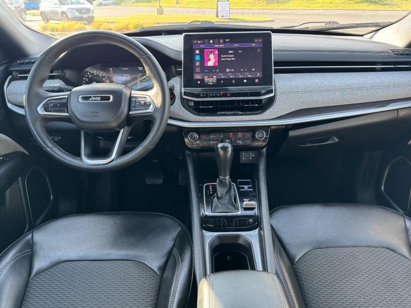 Jeep Compass Vehicle Image 11
