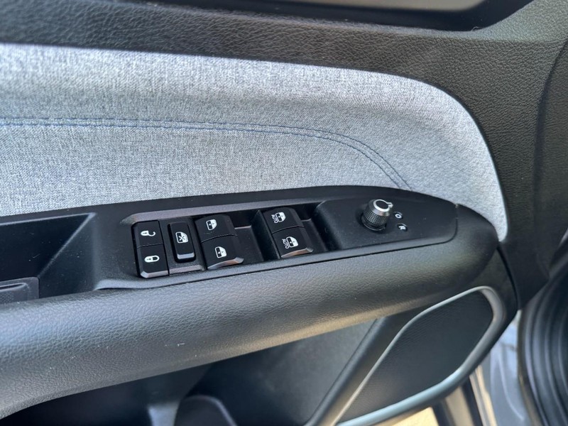 Jeep Compass Vehicle Image 15