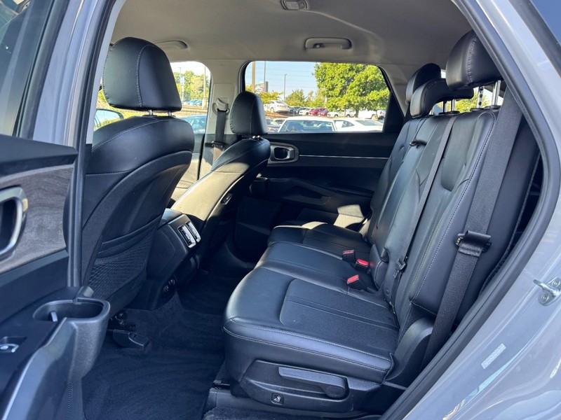 Kia Sorento Vehicle Image 10
