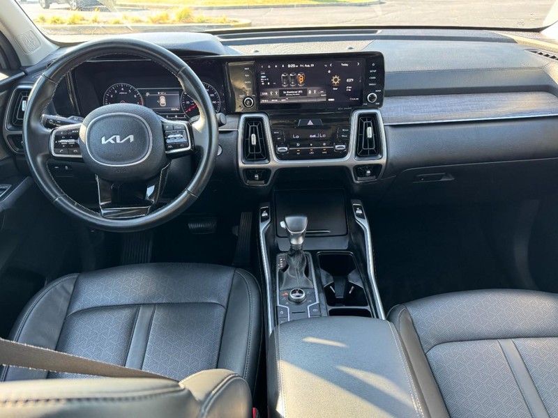 Kia Sorento Vehicle Image 11
