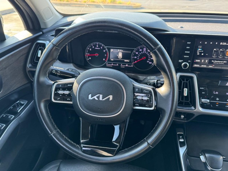 Kia Sorento Vehicle Image 12