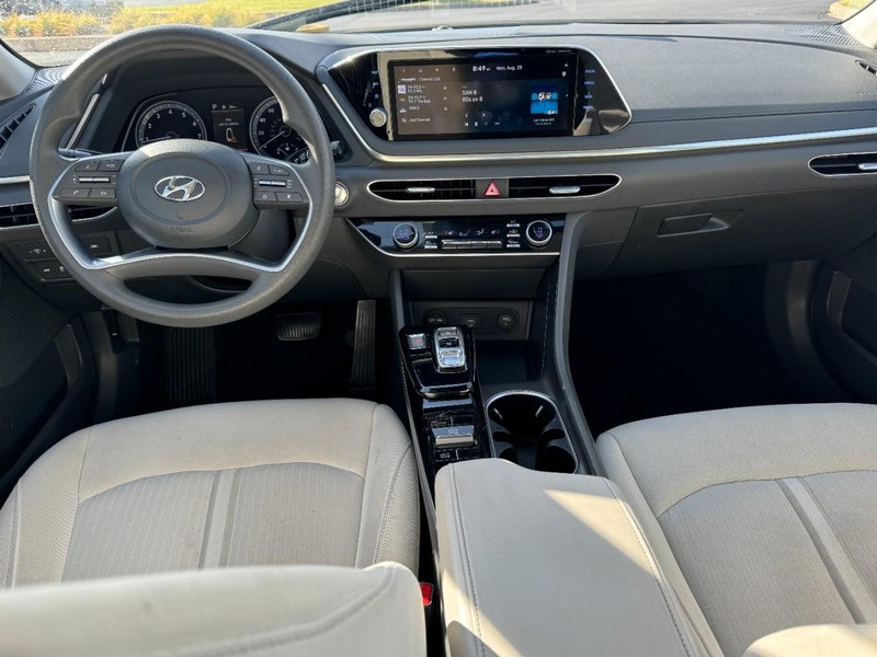 Hyundai Sonata Vehicle Image 11