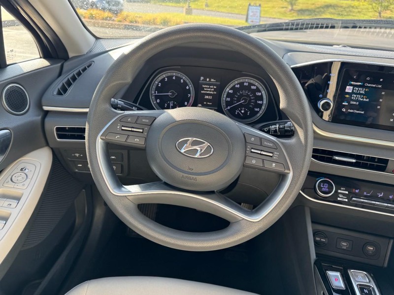 Hyundai Sonata Vehicle Image 12