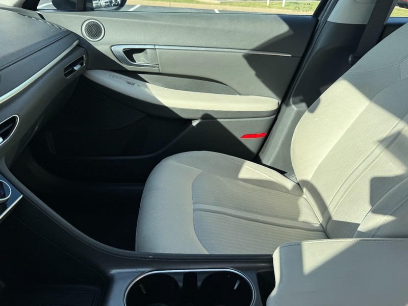 Hyundai Sonata Vehicle Image 13