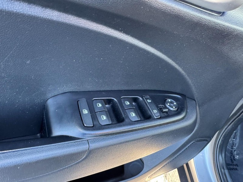 Hyundai Venue Vehicle Image 15