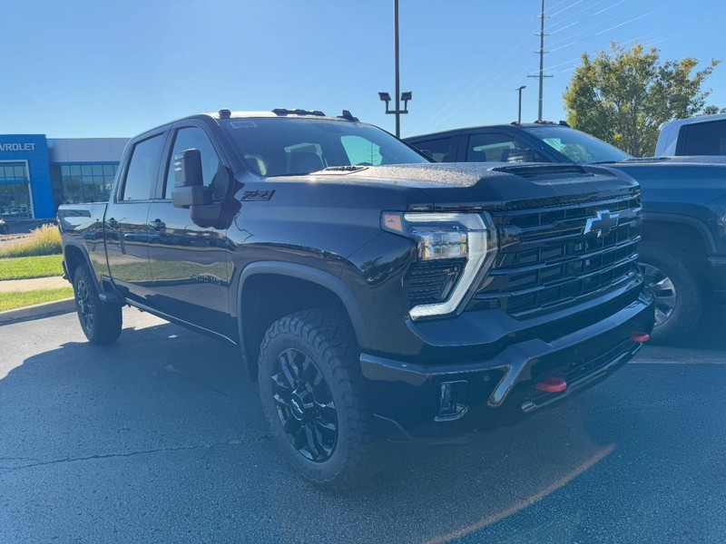 Chevrolet Silverado 2500HD Vehicle Image 02